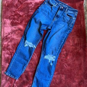 American Eagle stretch blue jeans. Size 4 Mom Jean
